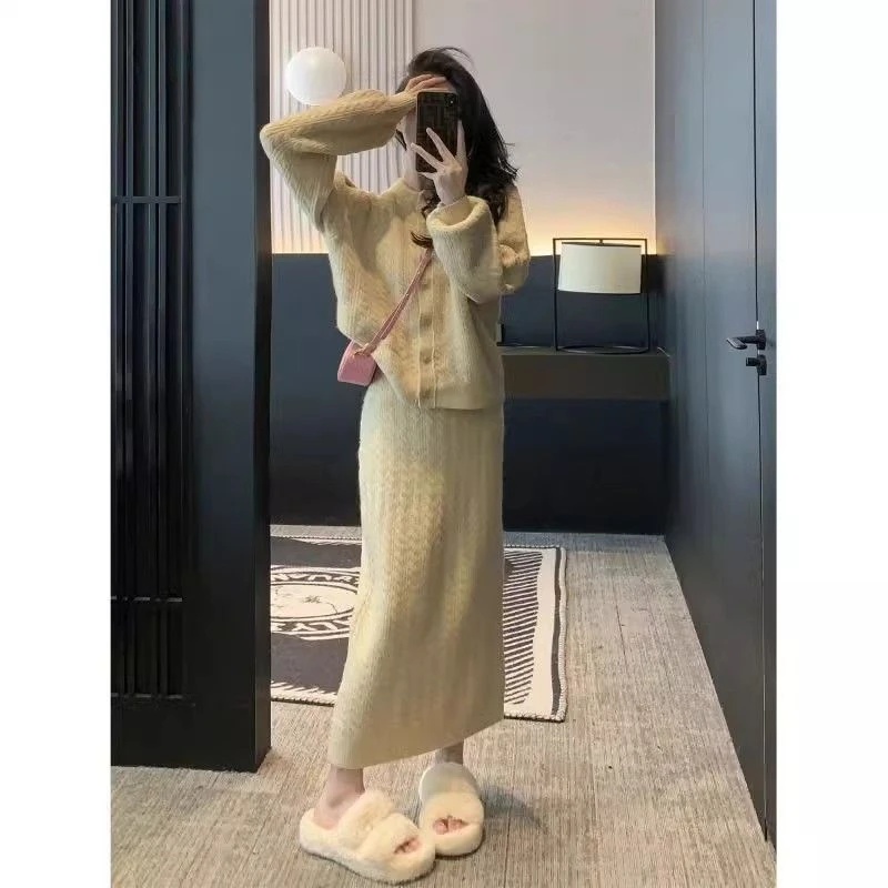 高级感套装女2023新款秋冬休闲针织毛衣奶糯风半身裙两件套