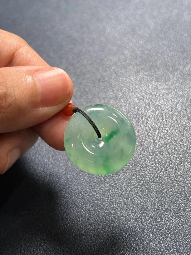 冰胶飘翠阳绿平安扣吊坠25.5×6.4