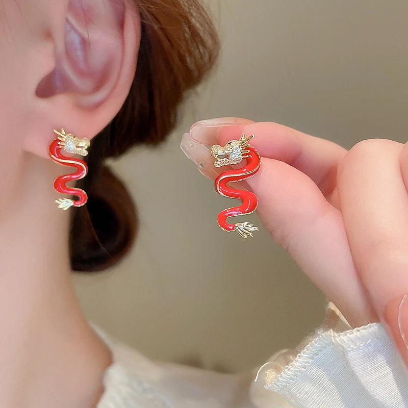 生肖龙耳钉女高级感2024新款独特耳环小众设计感气质复古时尚耳饰