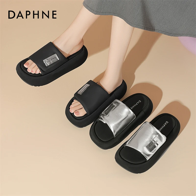 达芙妮女式夏季时尚休闲软底舒适户外穿透气外简约圆头一字带鞋