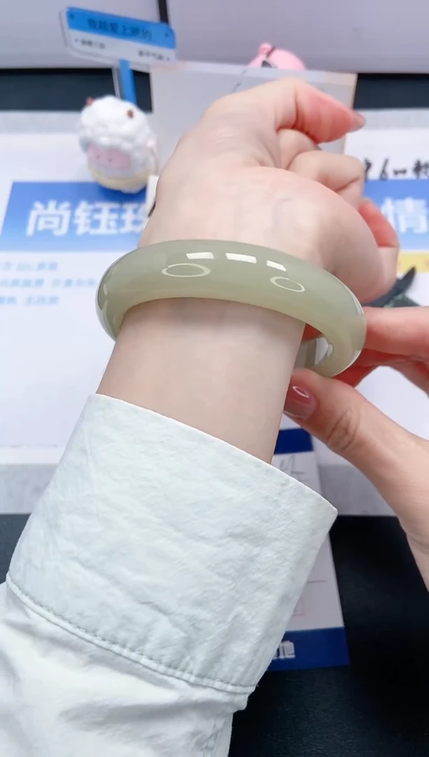 【闪购商品】石英质玉手镯未镶嵌A456-58.2