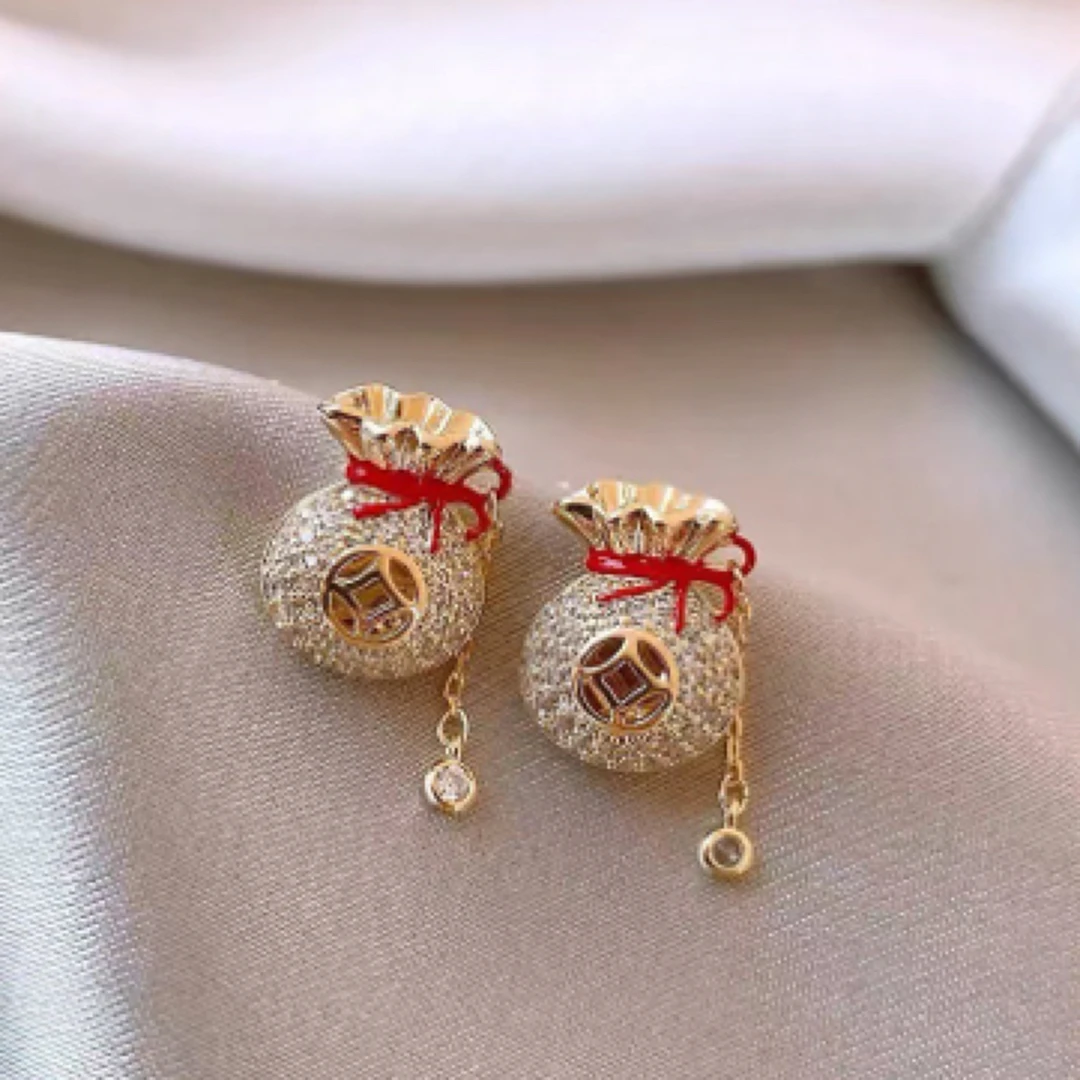 铜合金锆石耳饰 精致小众满钻福气钱袋耳钉新中式喜庆可爱耳饰