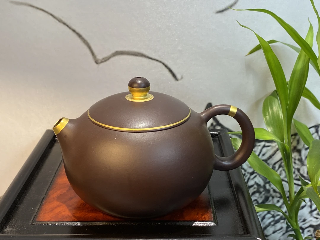 描金西施紫砂壶-茄皮紫泥-吴勇军-200CC全手工