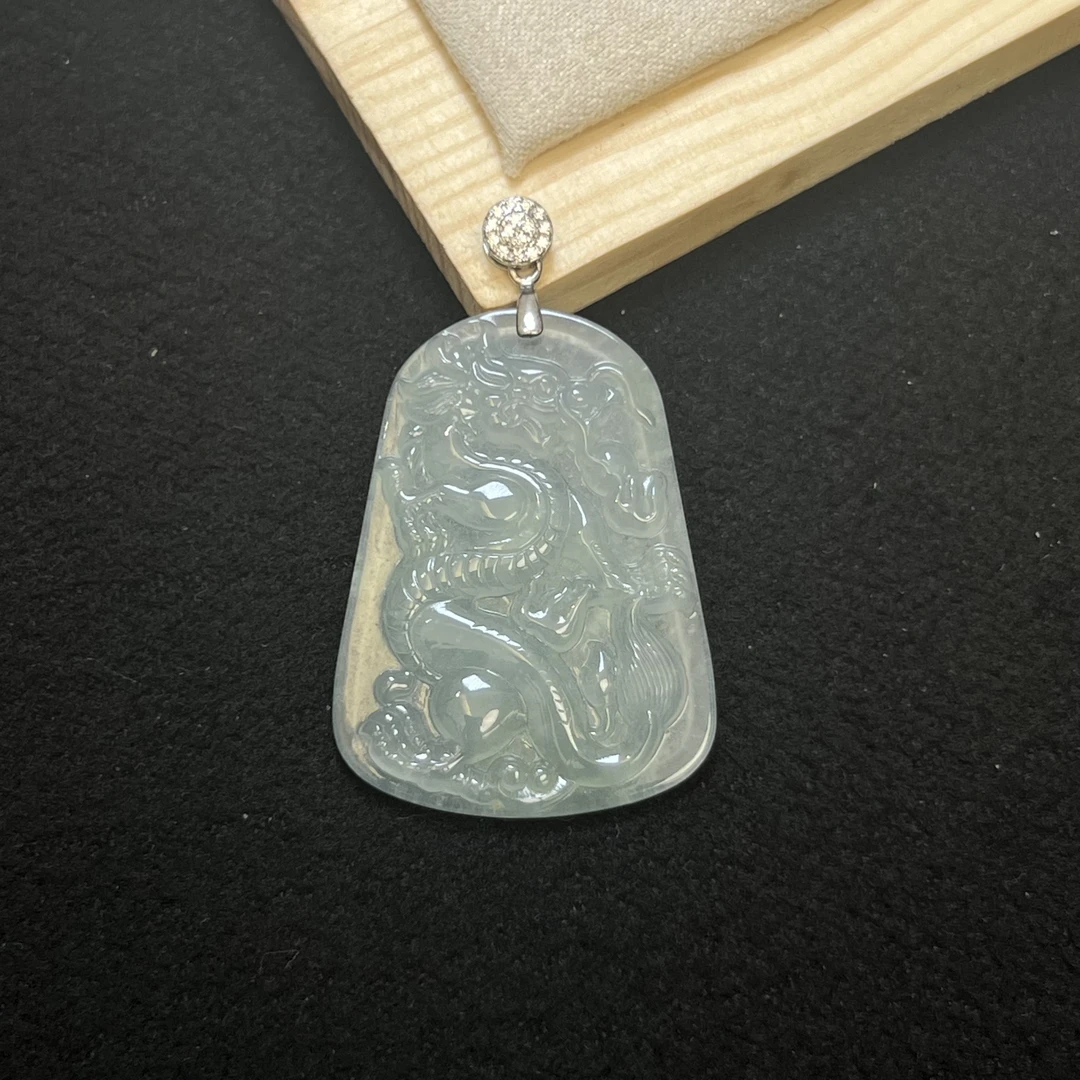 天然缅甸翡翠A货冰种龙凤呈祥吊坠男女雕刻如意冰透俏色白色挂件