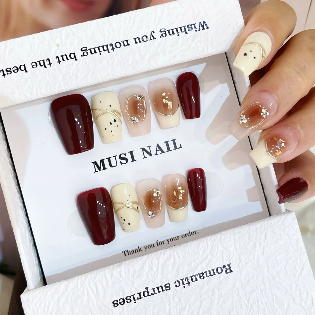 2024新年款手工穿戴甲片秋冬深酒红色显白晕染魔镜粉蛋壳美甲贴片