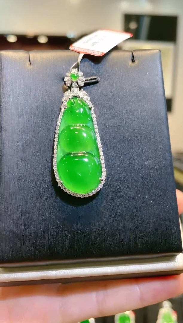 【闪购商品】翡翠吊坠(赠链)18K金镶嵌天然A货翡翠A98