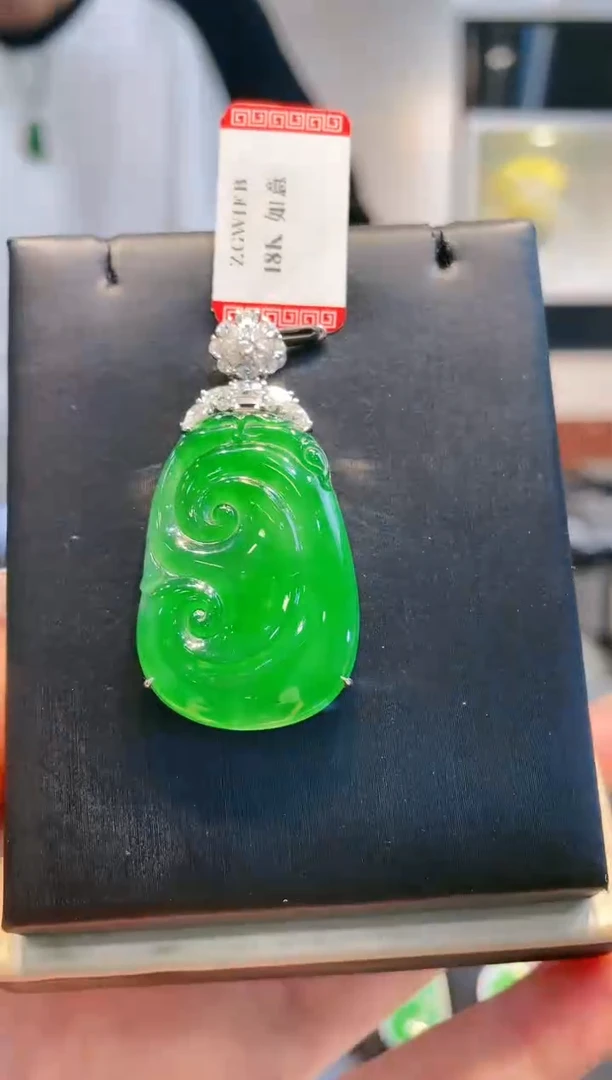 【闪购商品】翡翠吊坠(赠链)18K金镶嵌天然A货翡翠A98
