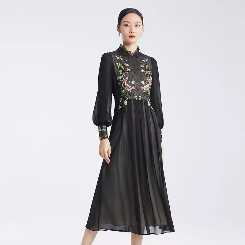 SUSSI/古色70后显年轻漂亮时尚青衣黑刺绣复古宫廷风收腰连衣裙