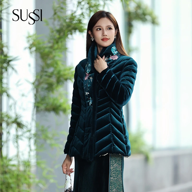 SUSSI/古色绿色刺绣新中式收腰丝绒羽绒服女