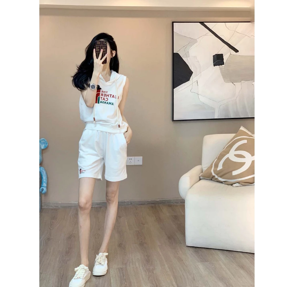 白色洋气运动套装女夏季2024新款设计感休闲时尚高级感短裤两件套