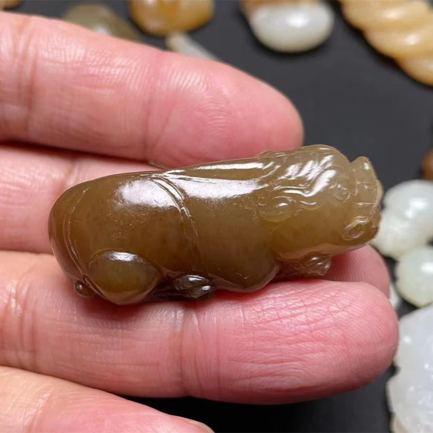 新疆和田玉且末金山矿纯红糖招财貔貅吊坠