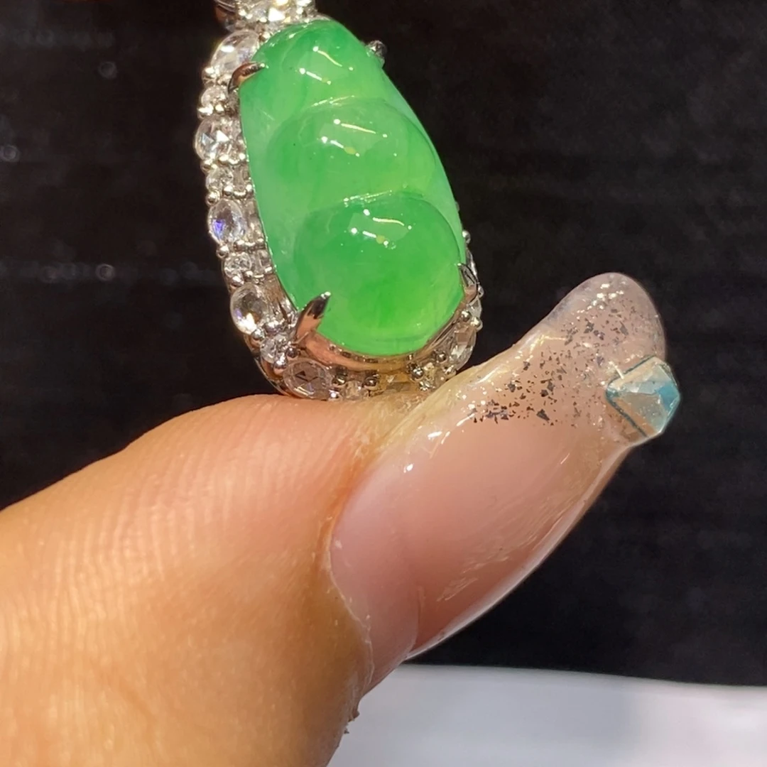 翡翠颈饰18K金镶嵌天然翡翠