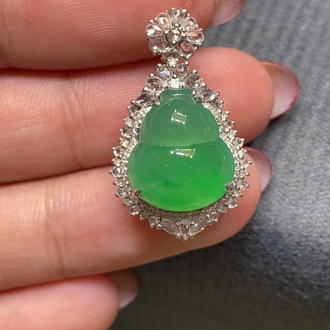 翡翠颈饰18K金镶嵌胖葫芦