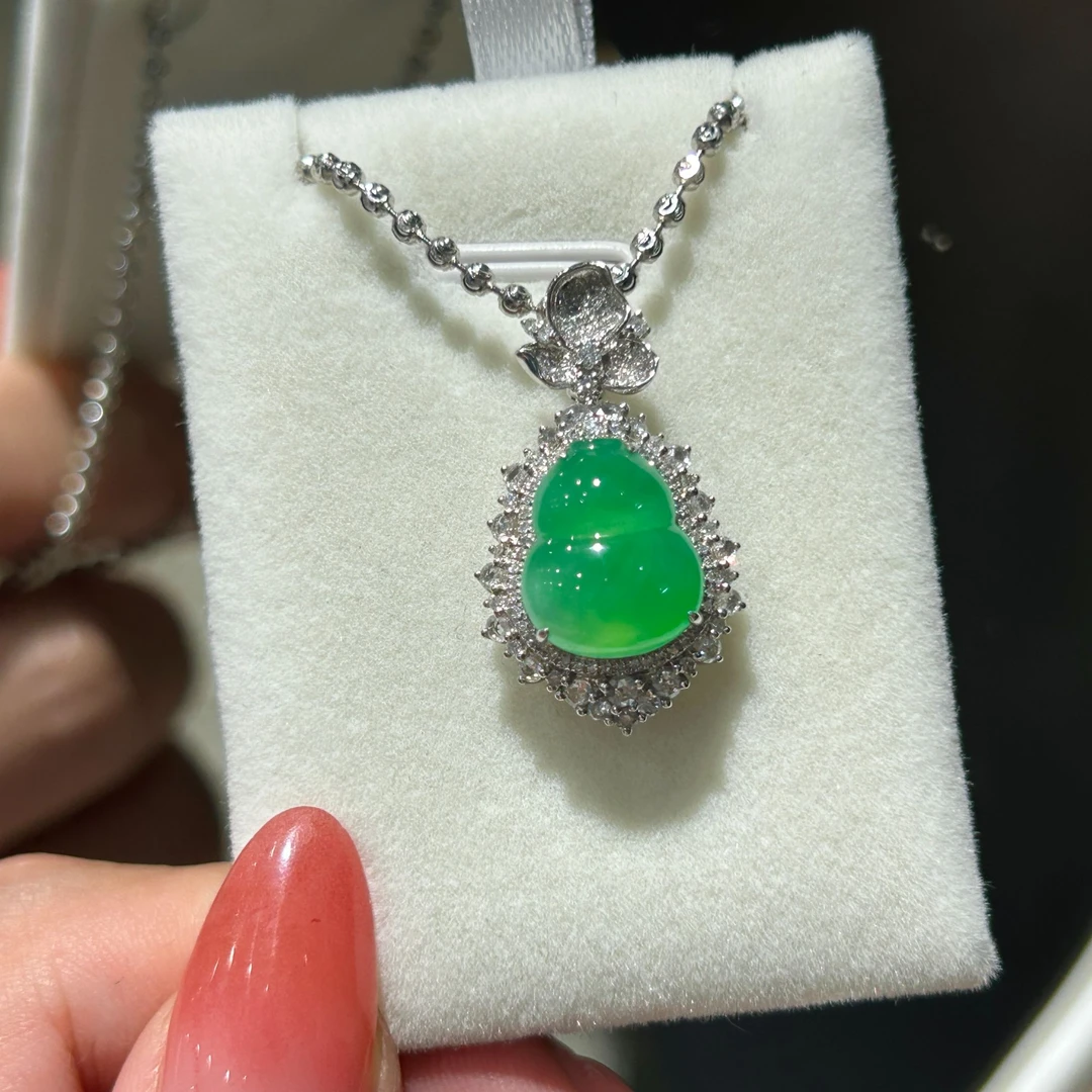 月颜珠宝缅甸天然翡翠18K金镶嵌满色高冰玻璃木纳甜阳绿葫芦厚装