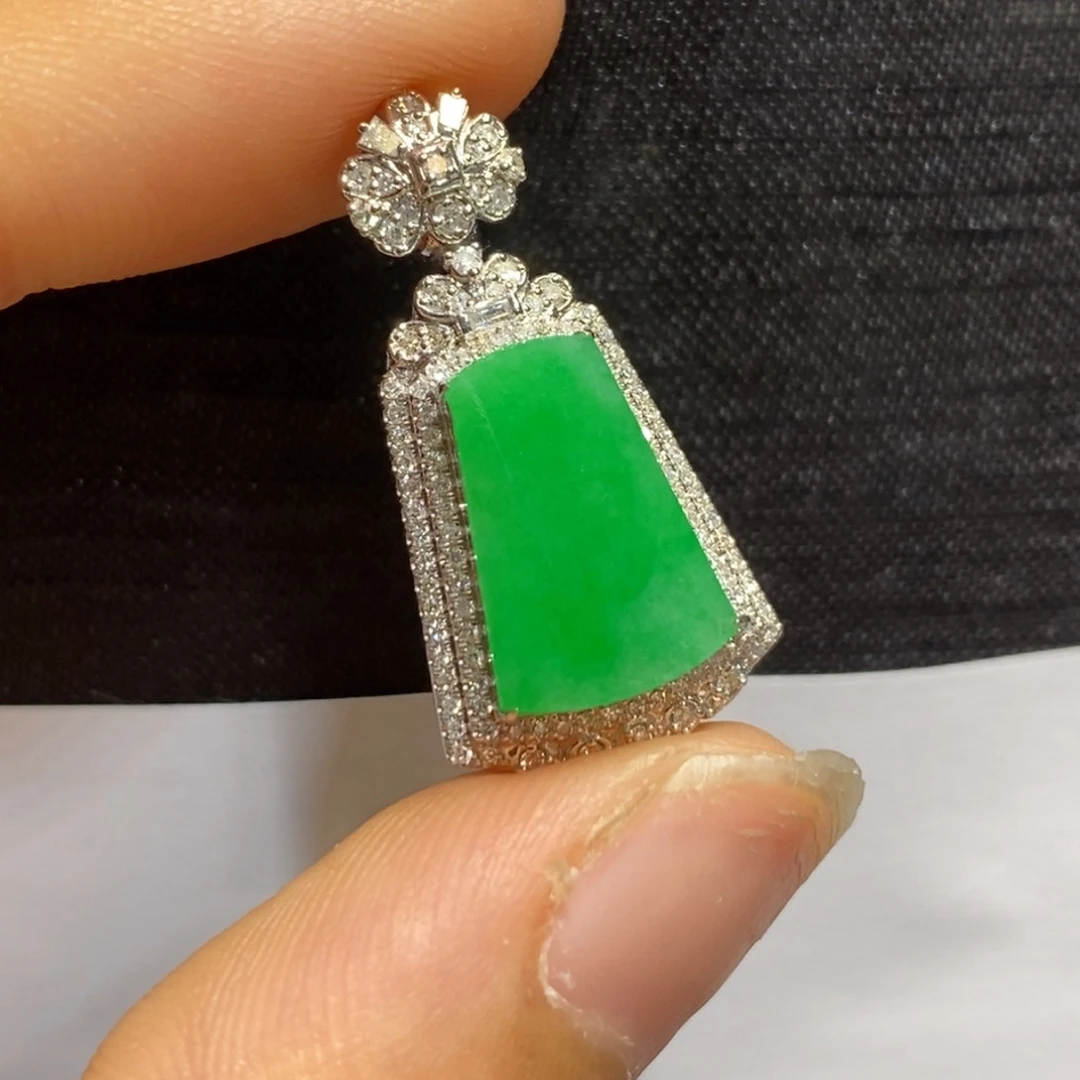 翡翠颈饰18K金镶嵌天然翡翠