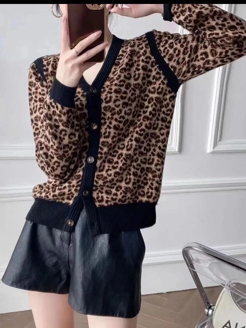 静静推荐 新款时尚豹纹开衫上衣22c988