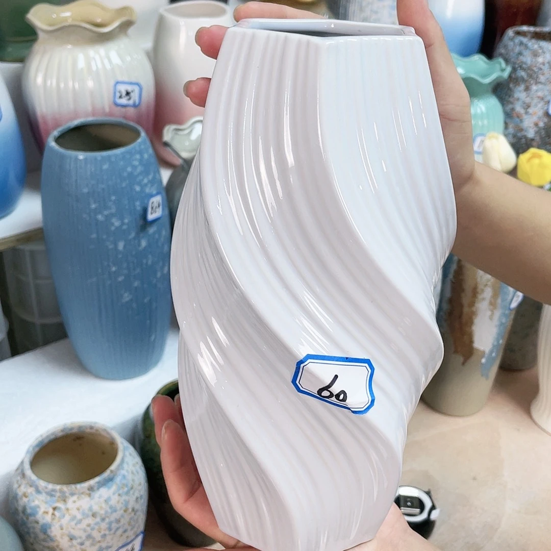 瓶60号白色旋转纹高25厘米
