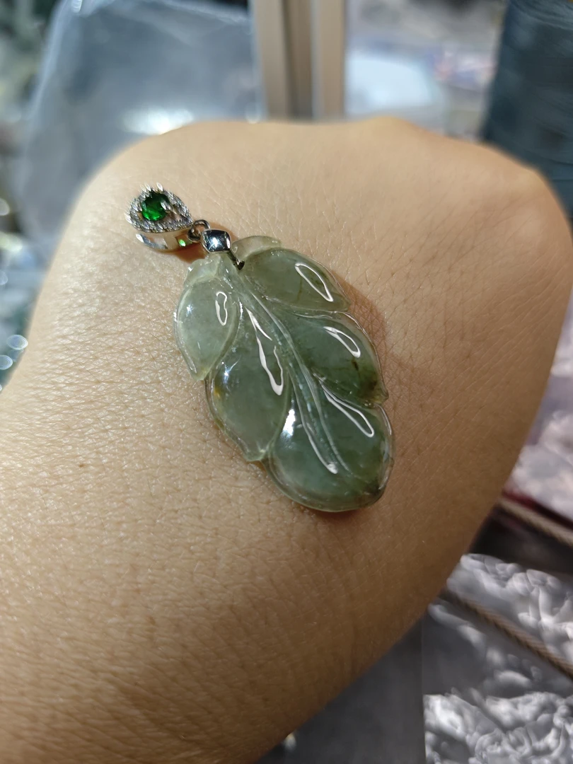 吊坠天然A货翡翠吊坠