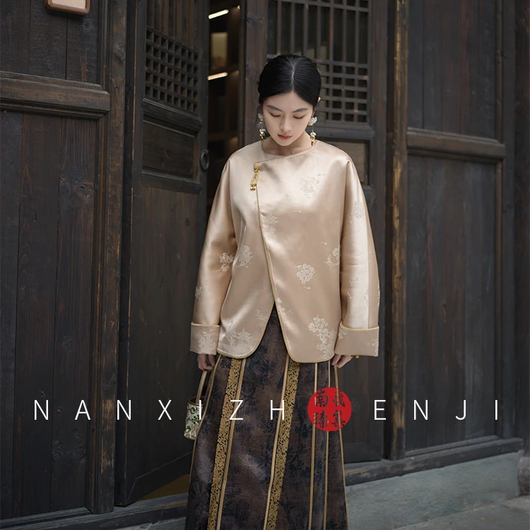 南羲【陇山亭】新中式国风圆领斜门襟设计款玉石扣复古外套