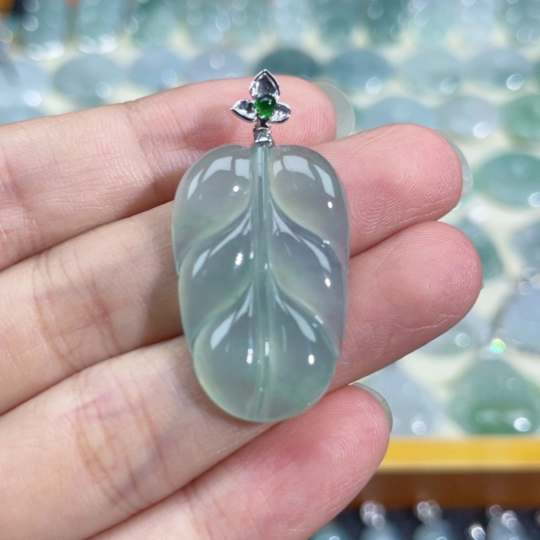 翡翠颈饰18K金镶嵌吊坠