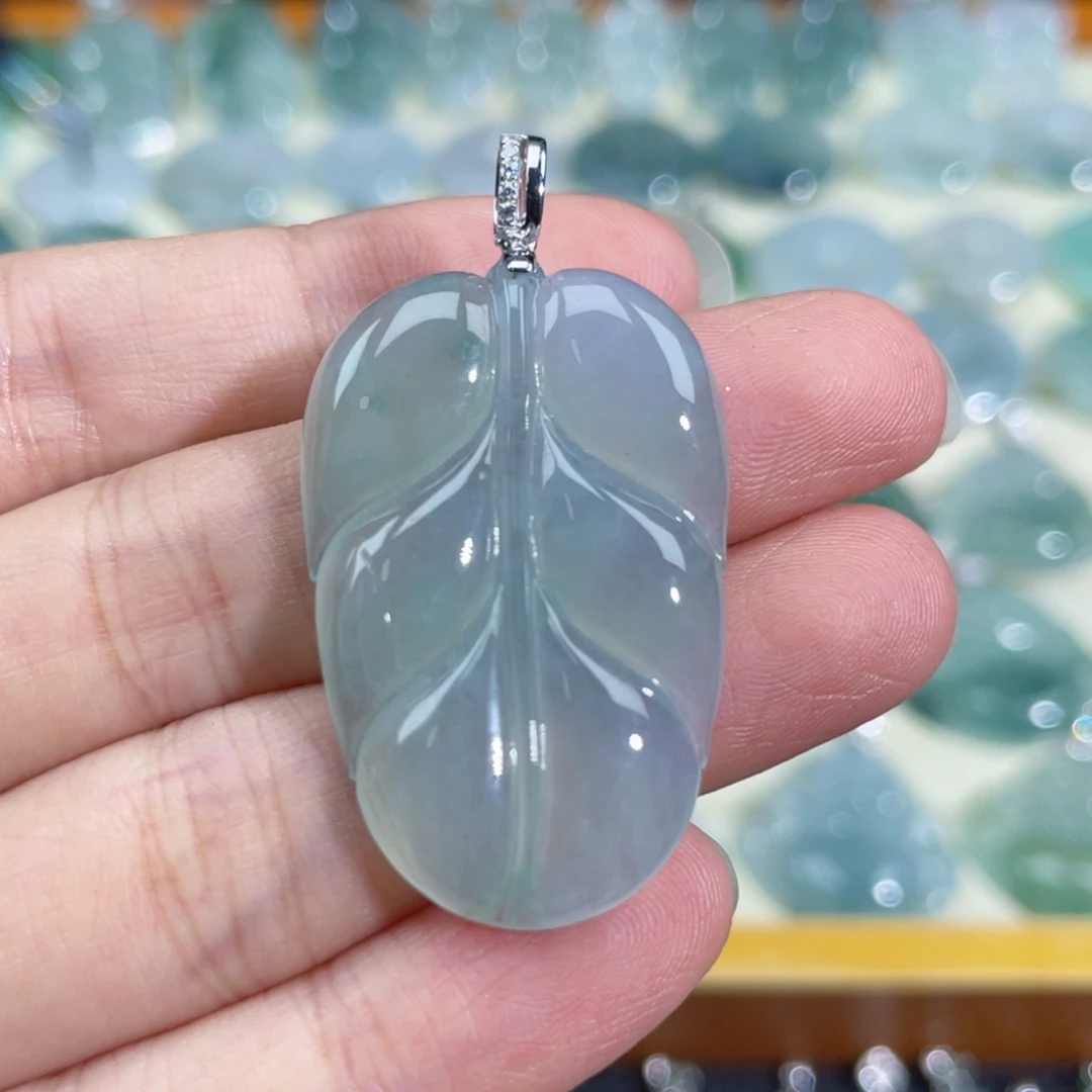 翡翠颈饰18K金镶嵌吊坠