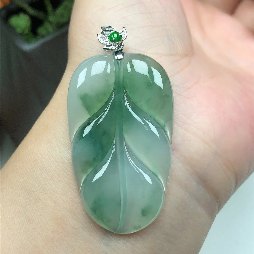 天然缅甸A货翡翠手工雕老坑冰种起胶18K金镶嵌气质冰飘绿叶子吊坠