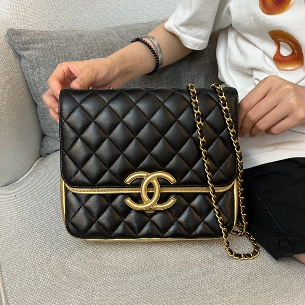95新 Chanel/香奈儿 苏州包展/大logo 口盖包/成色直播间为准