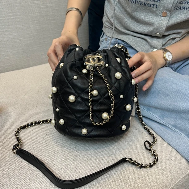 95新 Chanel/香奈儿 上海包展/珍珠抽绳水桶包 /成色直播间为准