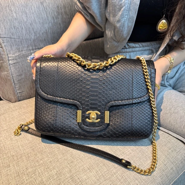 95新 Chanel/香奈儿 上海包展/稀有皮 手提邮差包/成色直播间为准