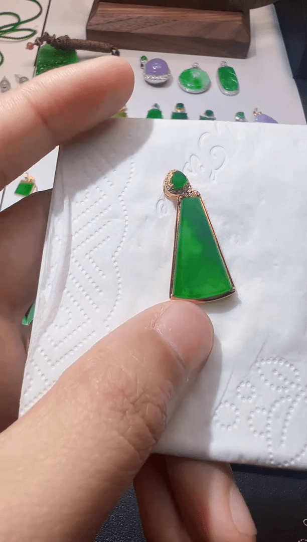 【闪购商品】翡翠吊坠(不含链)18K金镶嵌2980