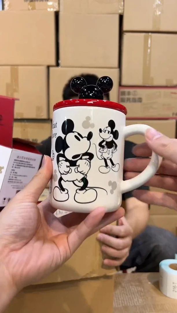 【闪购商品】杯原盒米奇手稿带盖杯