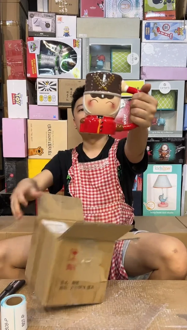 【闪购商品】杯红色士兵水杯 陶瓷材质