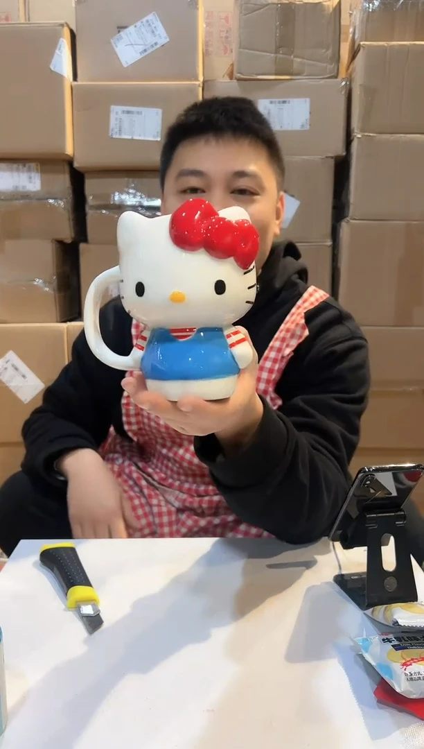 【闪购商品】陶瓷杯条纹KT全身杯