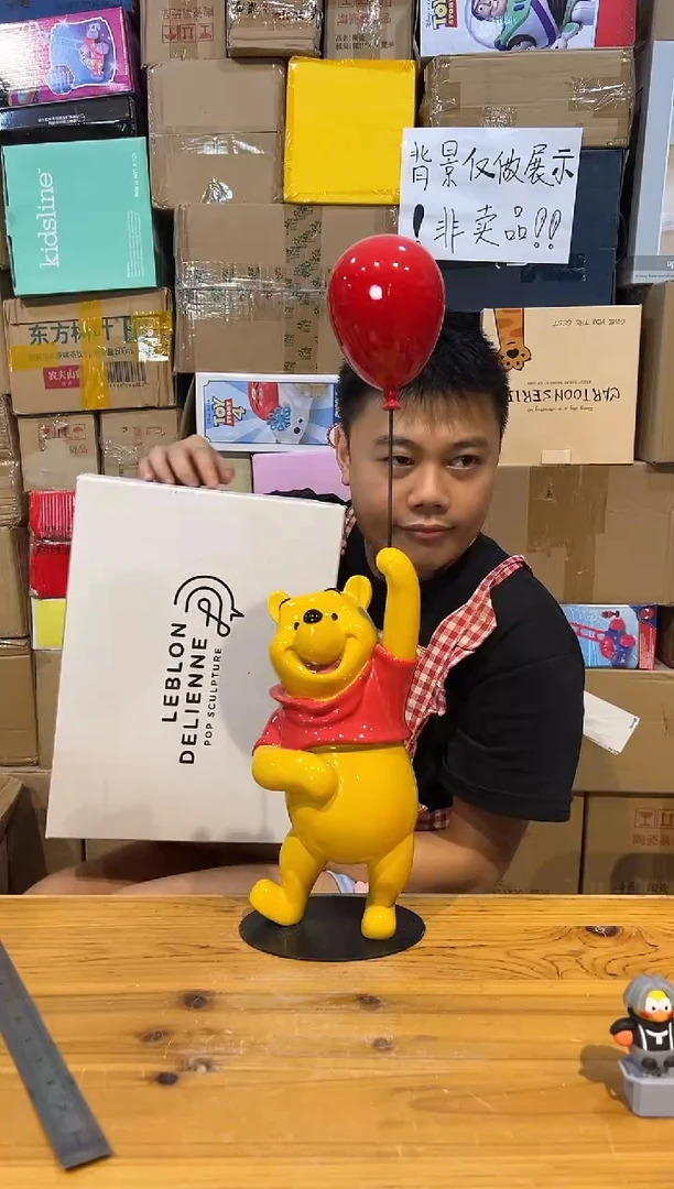 【闪购商品】杯树脂维尼举气球摆件