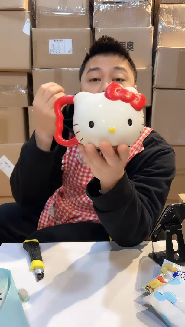 【闪购商品】陶瓷杯红色把手KT头杯微瑕