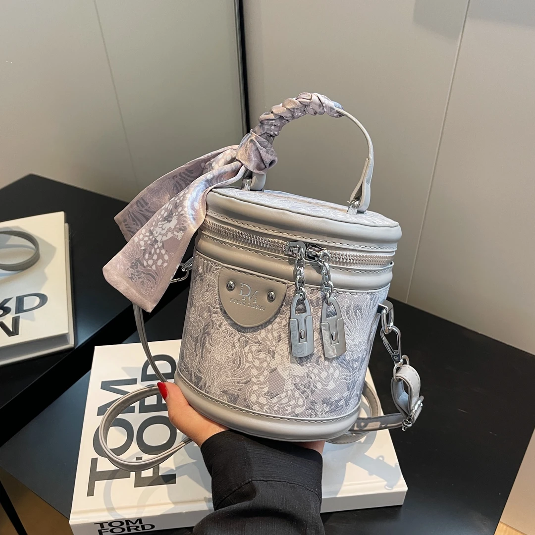 【宠粉专属】今年流行时尚水桶包2023新款手提斜挎包百搭单肩包