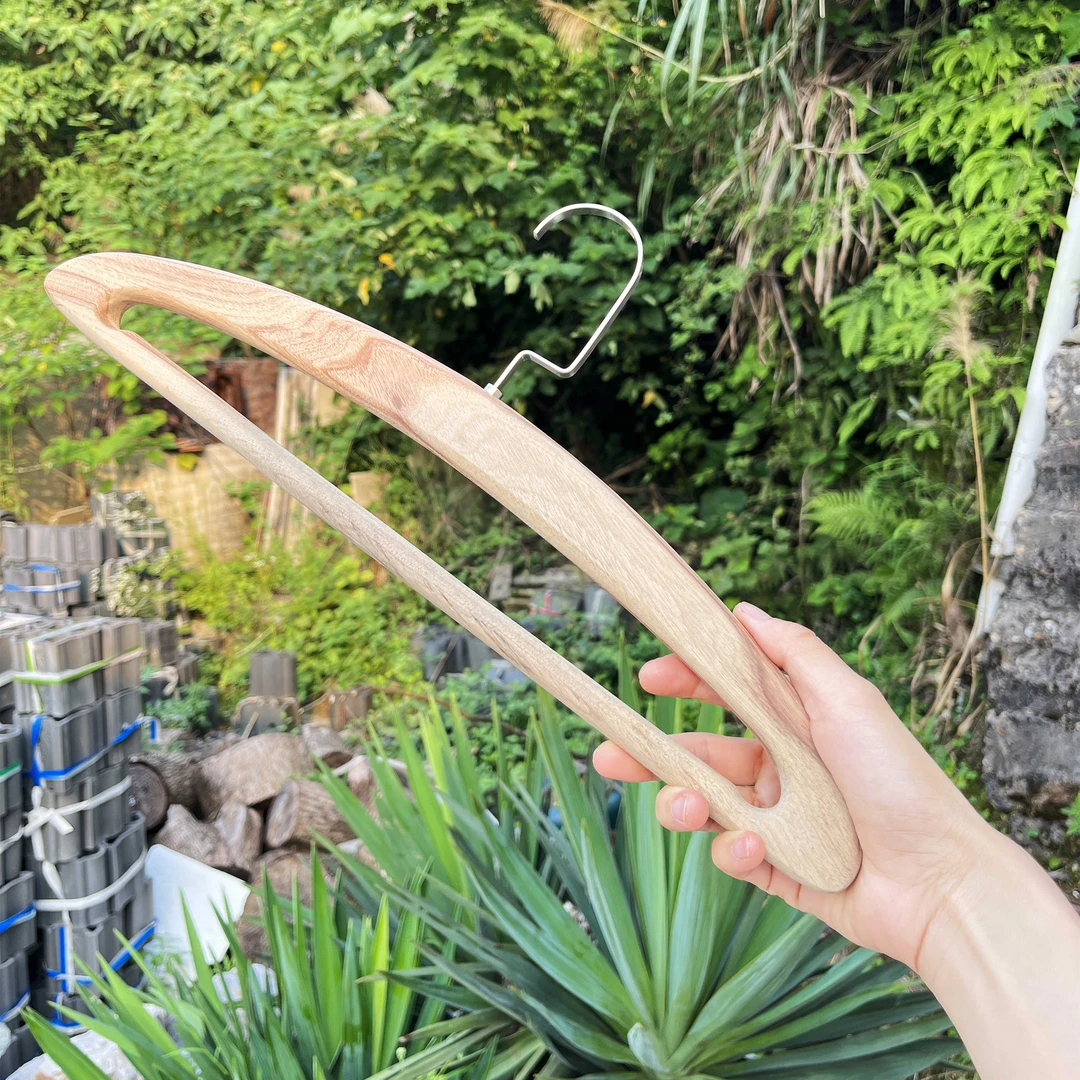 天然整料无油漆香樟木衣架，原木纯色防虫高档/广告