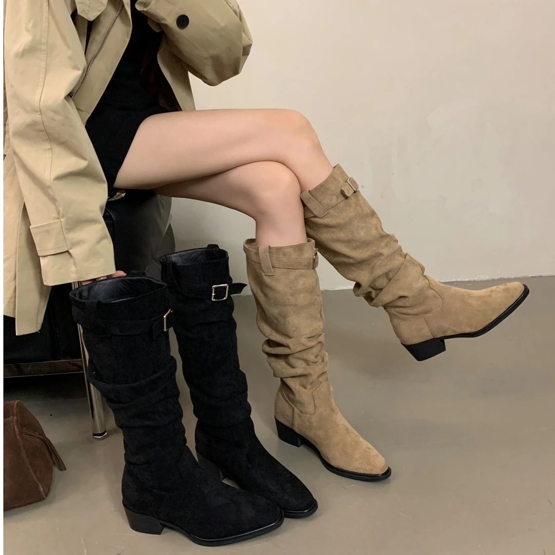 法式绒面尖头褶皱粗跟堆堆靴2025秋冬新款皮带扣气质百搭长筒靴