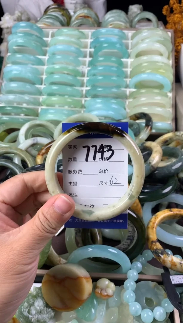 【闪购商品】蛇纹石玉手镯未镶嵌7743