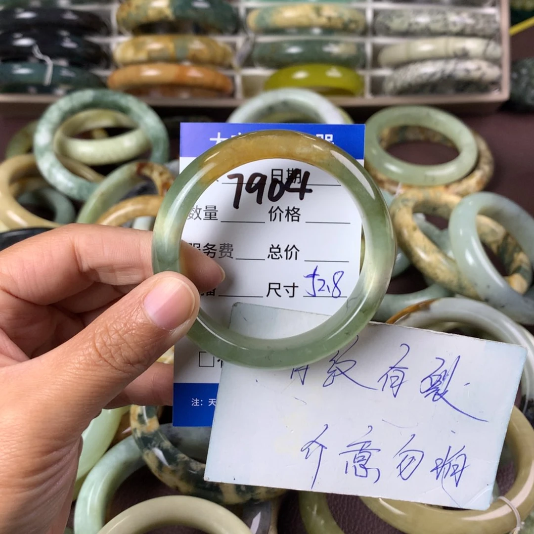 蛇纹石玉手镯未镶嵌7904