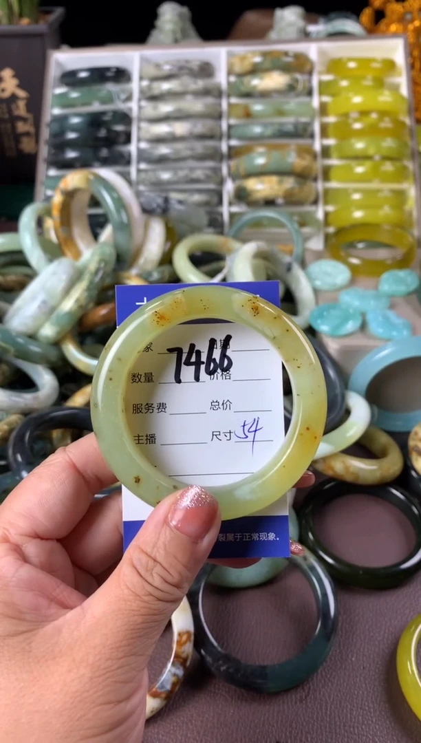 【闪购商品】蛇纹石玉手镯未镶嵌 7466