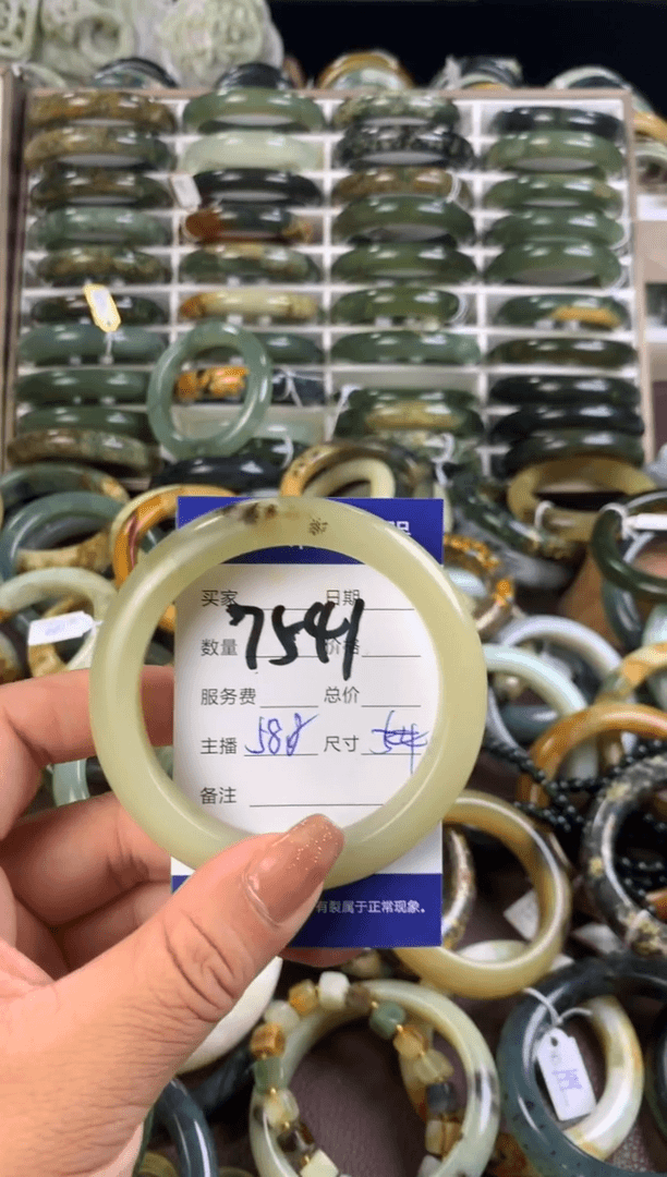 【闪购商品】蛇纹石玉手镯未镶嵌7541