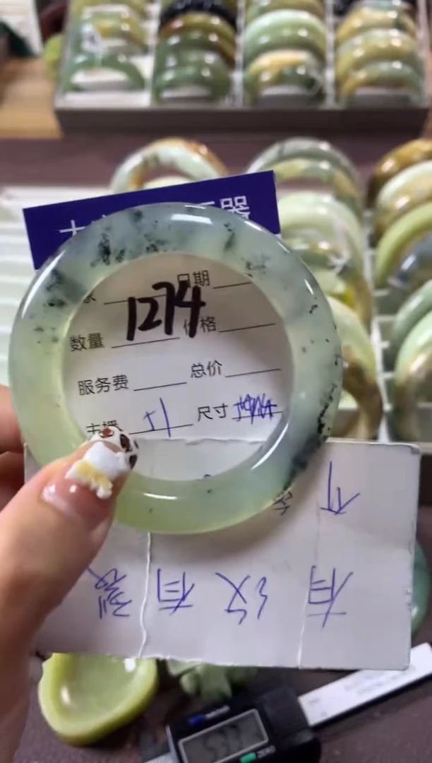 【闪购商品】蛇纹石玉手镯未镶嵌1274