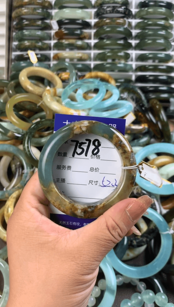 【闪购商品】蛇纹石玉手镯未镶嵌7578