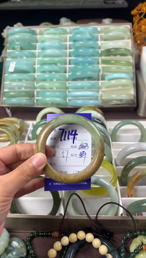【闪购商品】蛇纹石玉手镯未镶嵌7114