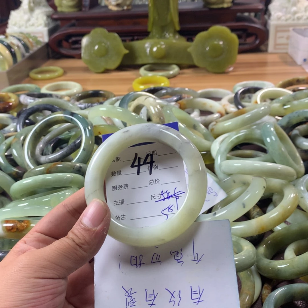 蛇纹石玉手镯未镶嵌，44