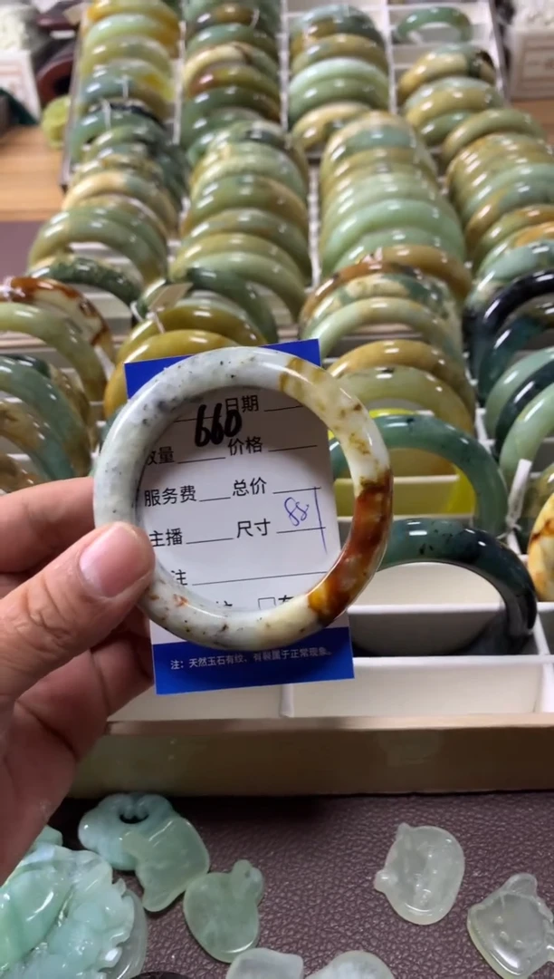 【闪购商品】蛇纹石玉手镯未镶嵌660