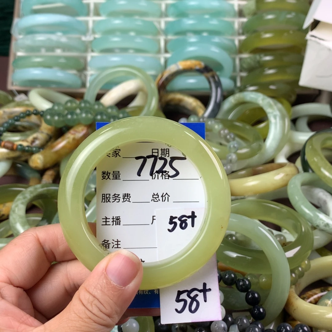 蛇纹石玉手镯未镶嵌7725