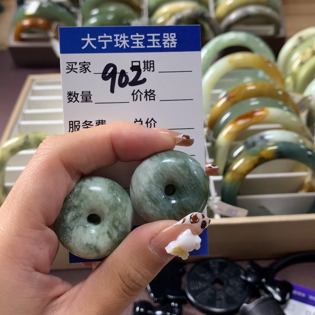 蛇纹石玉颈饰未镶嵌路**.902