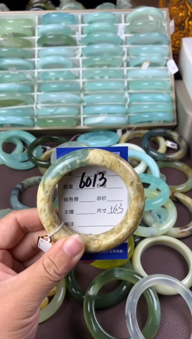 【闪购商品】蛇纹石玉手镯未镶嵌6013